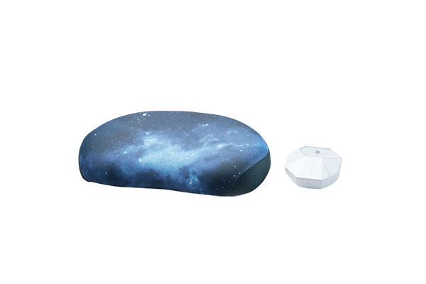 How does the smart pillow ensure the best neck support for users of different heights, weights and sleeping positions?